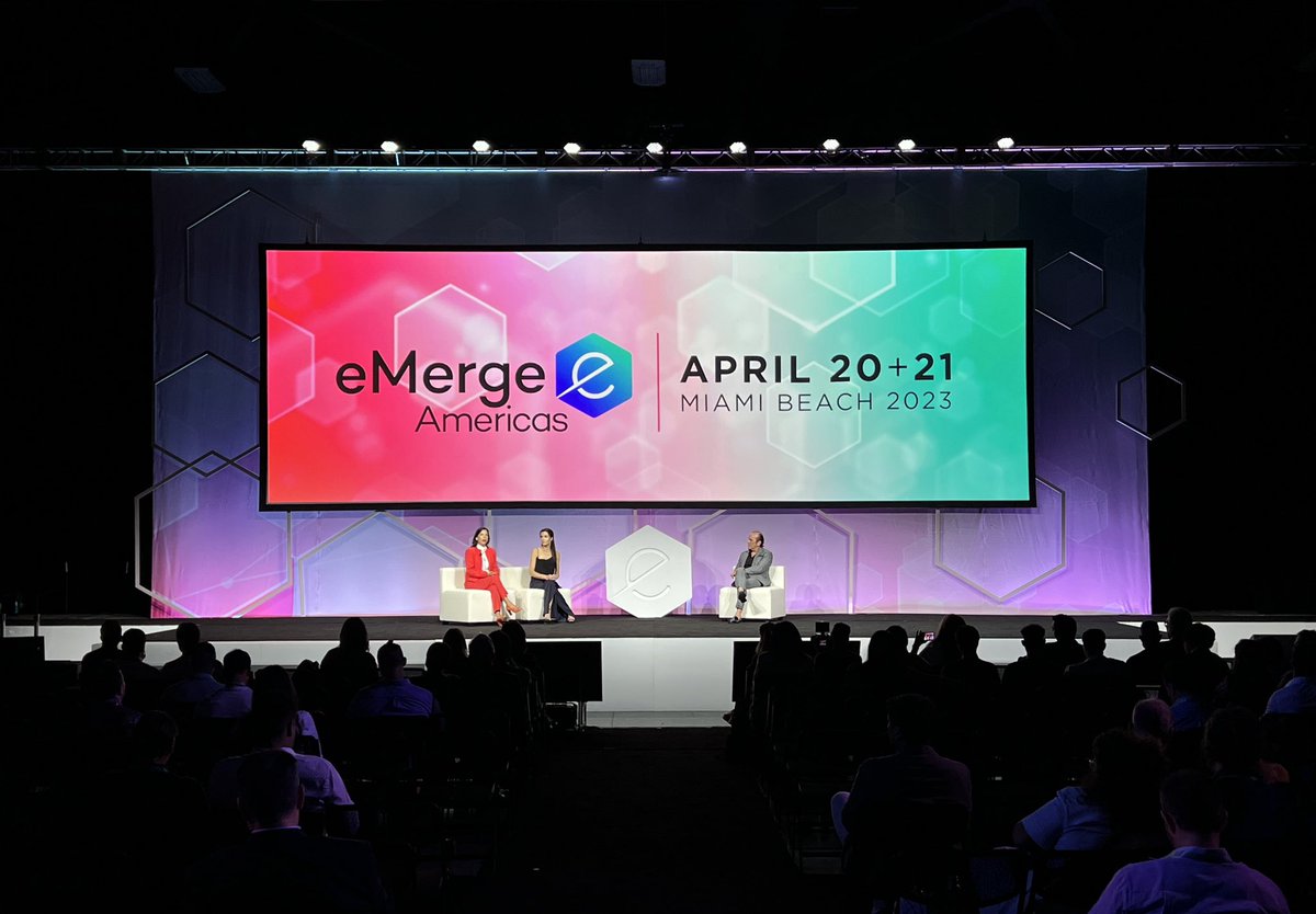 “What makes you real is YOUR story.”

Turning your weakness into your strength is key in breaking cycles.

Powerful message by Gabriela Berrospi of @latinowallst at #eMergeAmericas Latin Talks panel with @CelinaBelizan and @peteroestevez.