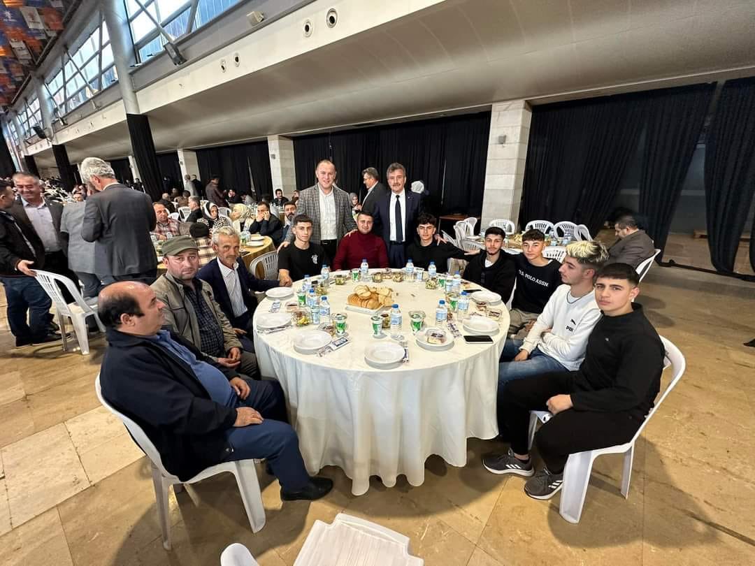 akgncyenisehir's tweet photo. AK Parti Bursa İl Başkanlığı’mızın düzenlemiş olduğu geleneksel İftar Programımıza İlçe Başkanımız Sn.Mehmet İleri,İlçe Gençlik Kolları başkan vekilimiz Sn.Ali Aslan yönetim kurulu üyelerimiz, Bursa 2.Bölge Millet Vekili adayımız Sn.Süleyman ÇELİK ve tüm teşkilatımızla katıldık. https://t.co/VsjqrH31HE