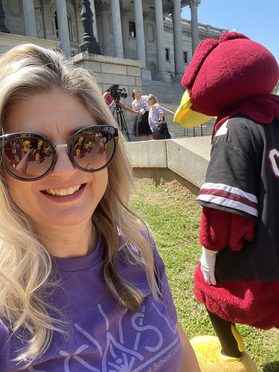 temiddleton's tweet photo. Any excuse to photo bomb my buddy! #Readin2023 https://t.co/LGBXnKbIRM