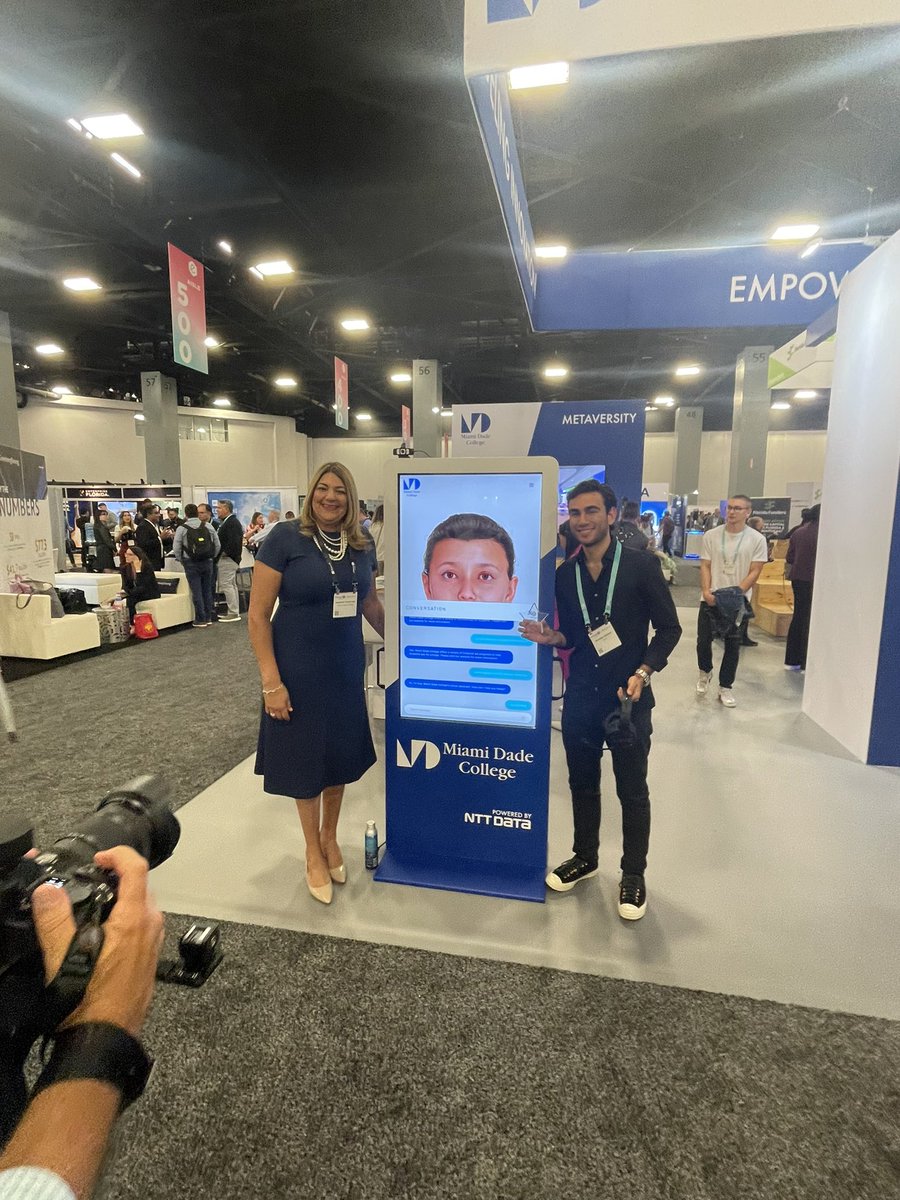 mdcpresident's tweet photo. Our students are doing remarkable work in #AI. One of our tech students featured his AI powered model which allows people to have a conversation with the generated student designed to help people learn more about everything @MDCollege has to offer! #MDCTech @eMergeAmericas https://t.co/3HbC3VxtCq