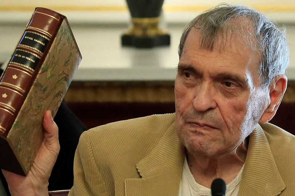 DiarioTalCual's tweet photo. Rafael Cadenas advierte que lleva dos años tratando de publicar en Venezuela #TalCual #ClaroyRaspao #EnEspera https://t.co/0o1aI3nKdw https://t.co/68TBgd8VTX