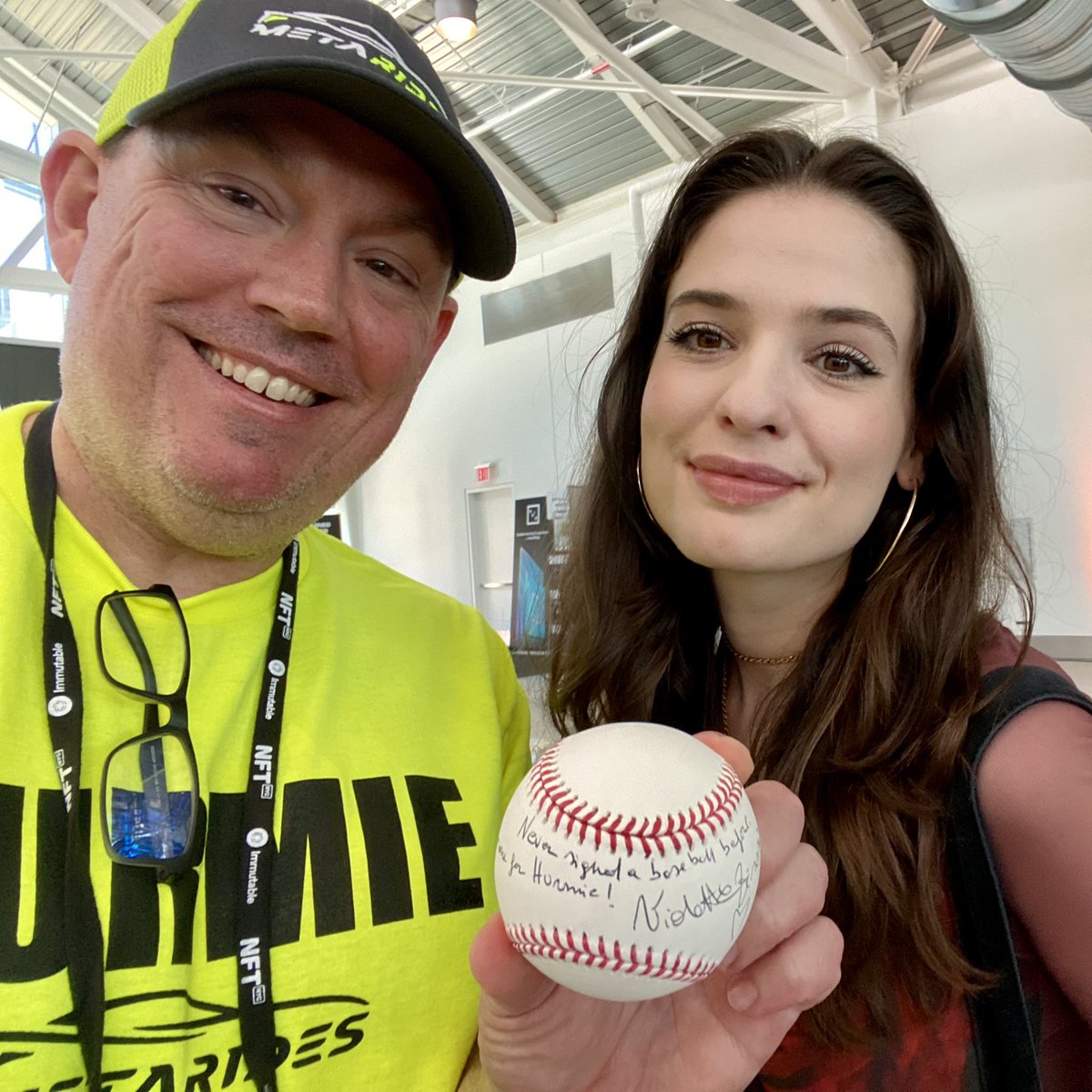 hurmieNFT's tweet image. Many of us collect things in #Web3!

I collect baseballs signed by celebrities, actors, musicians, etc &amp;amp; @violettazironi has been added to my collection! This is my version of "UTILITY" from one of my fav #Web3Music artists!

Thx V - appreciate you so much!

#NFTNYC2023
