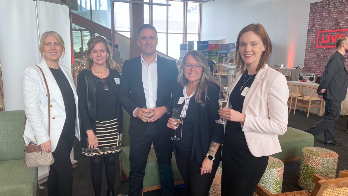ExploreWR's tweet photo. Yesterday's @VenueSeries flew by with our Director of Business Development enjoying an afternoon of networking.

Jennifer Eddings, as well as representatives from Hampton Inn and Suites, the @WalperHotel and @DeltaWaterloo, and Hacienda Sereda have met so many new acquaintances! https://t.co/dVUgaH2jfl