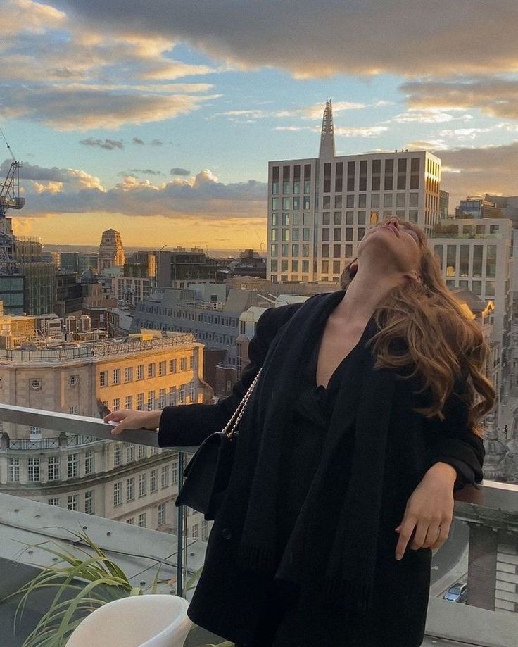 shewearprada's tweet photo. Paris and sunset. https://t.co/Md9xZEmdeJ