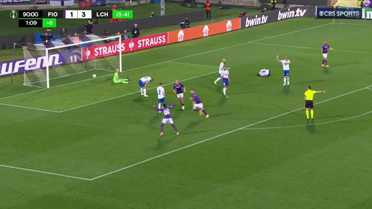 Fiorentina get two late goals to put the tie on ice. 😤

Another Serie A club in a European semifinal. 🇮🇹”