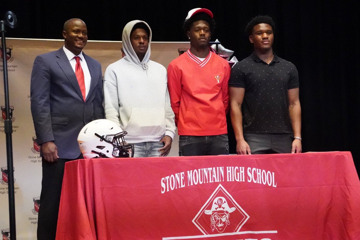 JayChampNews's tweet photo. Stone Mountain football held its first singing day since 2019 when Jabril Dixon, AJ Hardge, and Ali Diakite signed scholarships.

Coach David Roberson talked about what it means for the program and how new transfer portal rules changed college recruiting. https://t.co/UhM9Nt8L7b https://t.co/pFlbOtjtq5