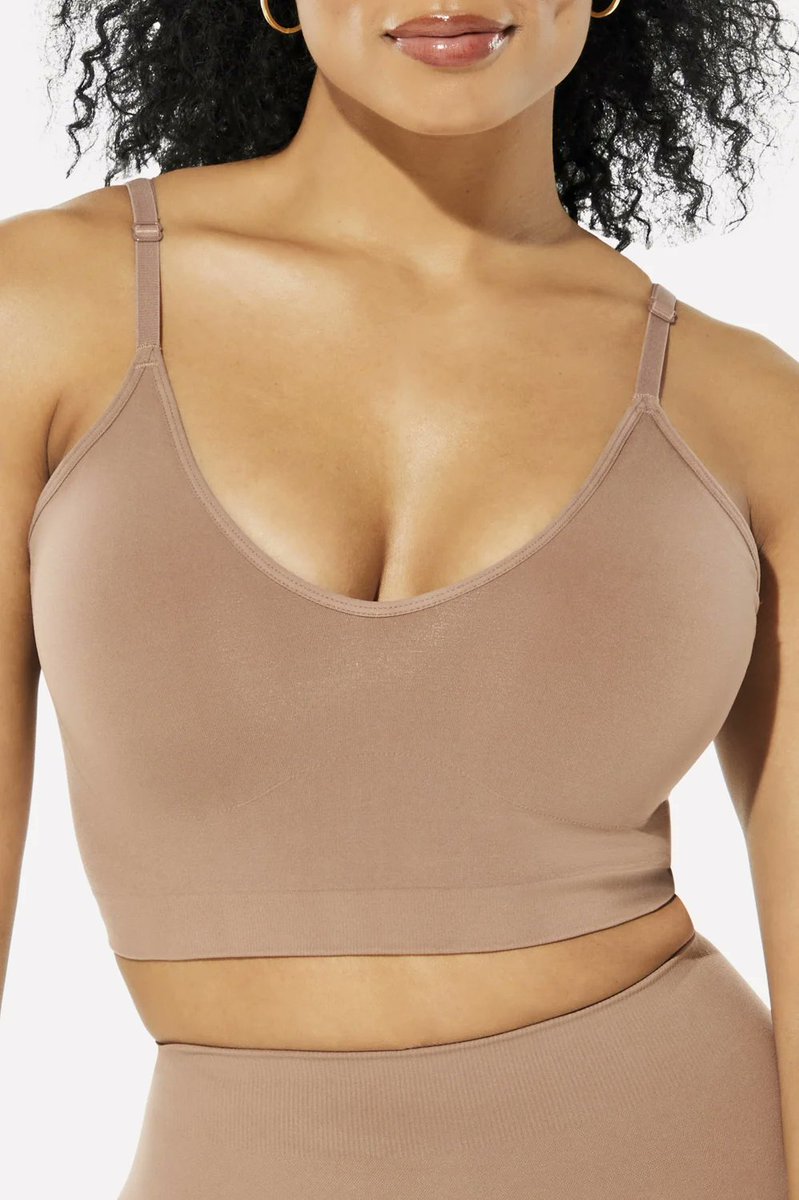 Yitty's tweet photo. THE bra is here in the colors u need 🔥 Our Nearly Naked Plunge Bra features removable pads, sculpting stitches to define the tiddies and comfy, convertible racerback straps. Thank us later <3
#SHOPIT ➡️ https://t.co/kkKyIlNXRT https://t.co/v9GRwJuPkJ