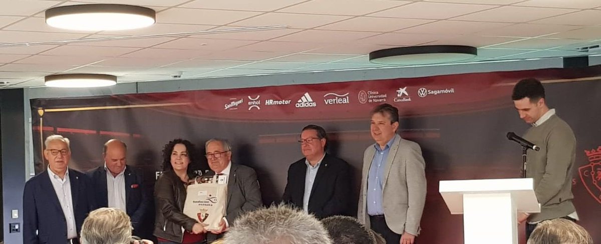 aytomelida's tweet photo. Mélida es un ayuntamiento Osasunista. Junto al
Sporting Melides hemos participado en el acto de la Fundación Osasuna. Aupa rojillos. https://t.co/NAhWsW5aAx