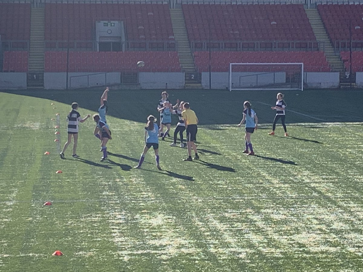 LHS_HWB's tweet photo. Great day with the S1 girls rugby team this afternoon.🏉🏉

3 wins and a draw from 6 games in the tournament 🙌👌

Well done to the three referees, two who have only recently qualified 👍👍 https://t.co/XVoDVlEqJM