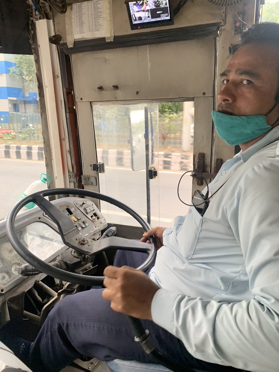 Muhsin_e_k's tweet photo. Careless driving in the county capital and juggling with the lives of passengers.  @CMOfficeDel @dtchq_delhi #publictransport #Delhi #TakeAction https://t.co/4g05u4lk5C
