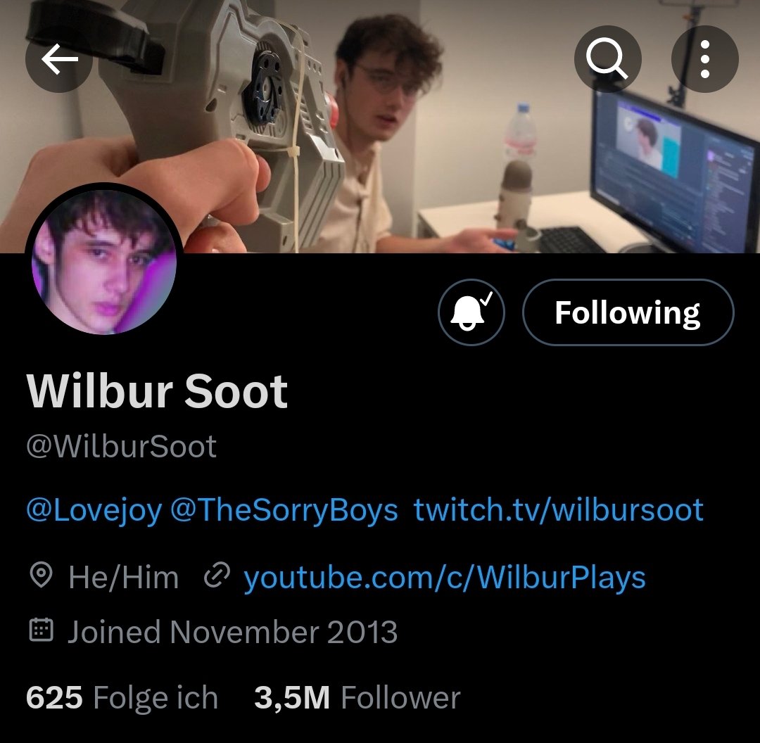 JschlattCaesar's tweet photo. seems like twitter is mass unverifiying people for no reason rn https://t.co/YFOo54a6dq