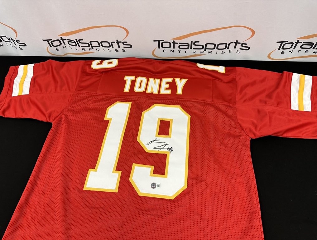 🚨GIVEAWAY🚨

We’re counting down the days until the 2023 #NFLDraft in Kansas City!Let’s do a signed Kadarius Toney(<a href="/0fficialC2N/">Kadarius Toney</a>) jersey!✍️

All you need to do to enter:
1️⃣RETWEET
2️⃣FOLLOW <a href="/ArrowheadLive/">Arrowhead Live</a> &amp; <a href="/TSEKansasCity/">Total Sports Kansas City</a> 

⏳Giveaway ends 4/29 @ 7pm CST⏳
#Chiefs | #ChiefsKingdom