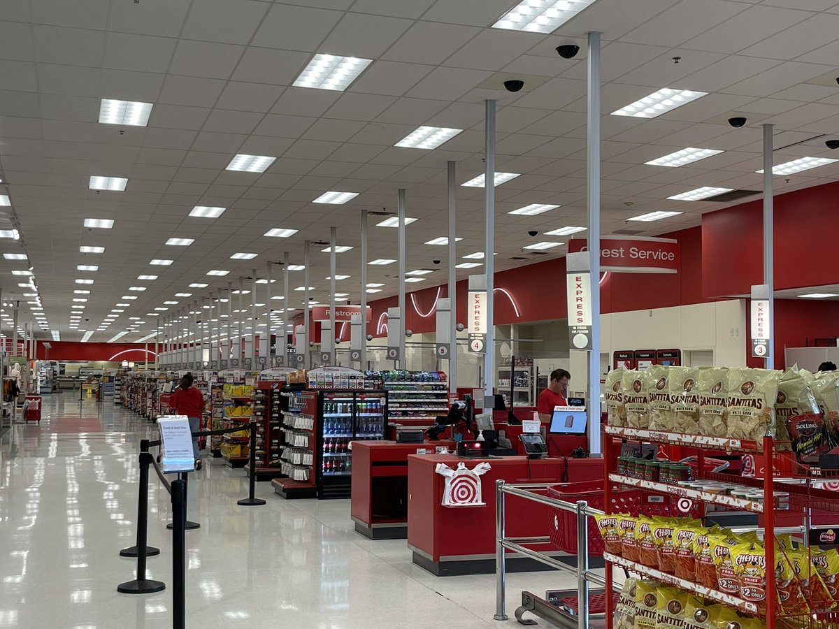qtbit's tweet photo. Ever been to a super target with 24 cash registers and only one register open? https://t.co/pWwQbqFbwi