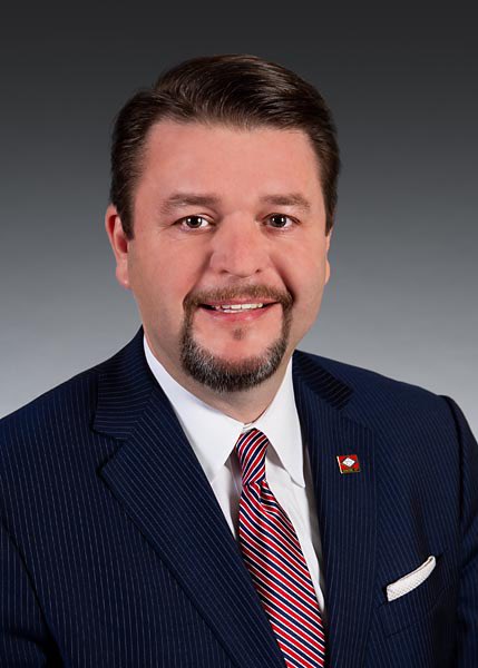GregYarbrough's tweet photo. According to a LR police report former state senator &amp; Lt governor candidate Jason Rapert accidentally brought 2 loaded guns in his carry-on luggage at LR Natl Airport Wednesday. He was allowed to take them back to his car &amp; continue with his trip. No charges were filed #ARnews https://t.co/ksEwY5jKIS