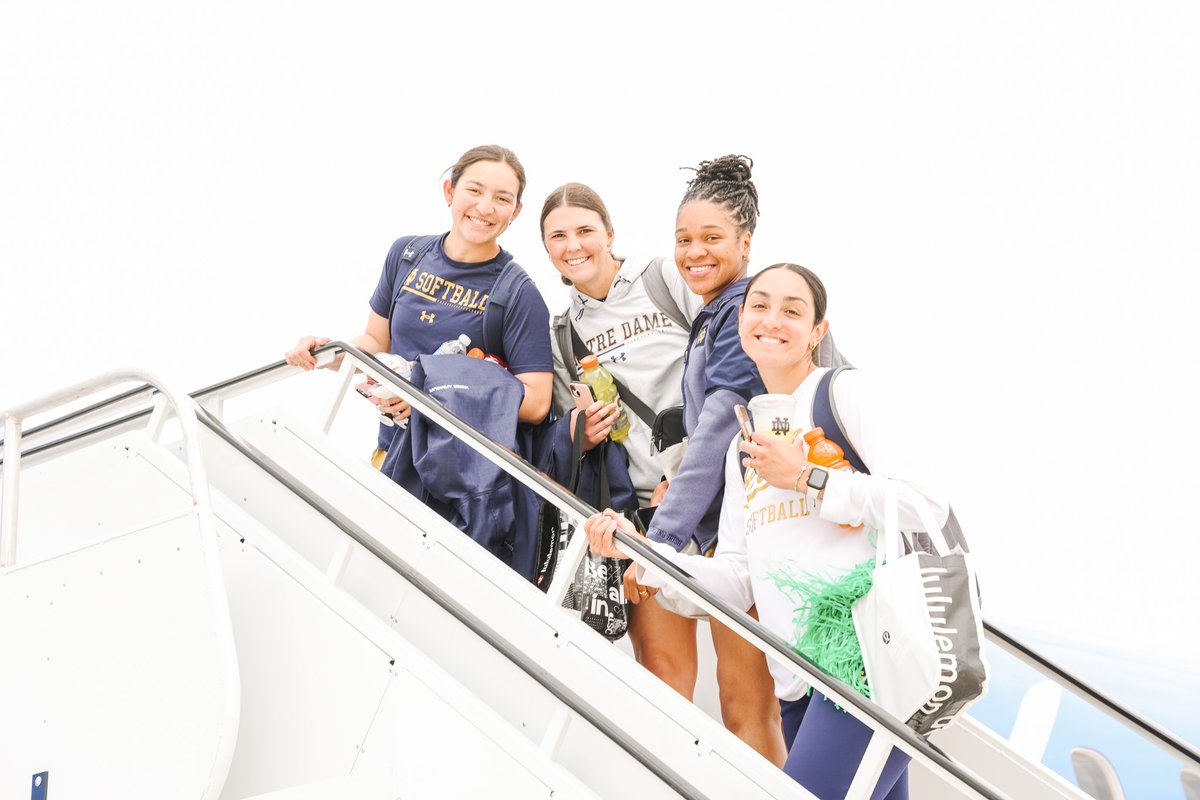 NDsoftball's tweet photo. 🛫 🔜 Boston

#GoIrish☘️ https://t.co/I3Sx0AjNH5