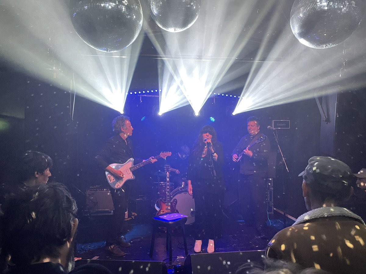 emmatricca's tweet photo. Thank you, thank you, thank you!
We had a wonderful time.
Wonderful to end this leg of the tour in London - thank you friends.
More soon!
Thank you @dukegarwood for going us in London ♥️
@petegalub @vampire_blues #JasonVictor @bellaunion @pias_global https://t.co/IQE7mvLewj