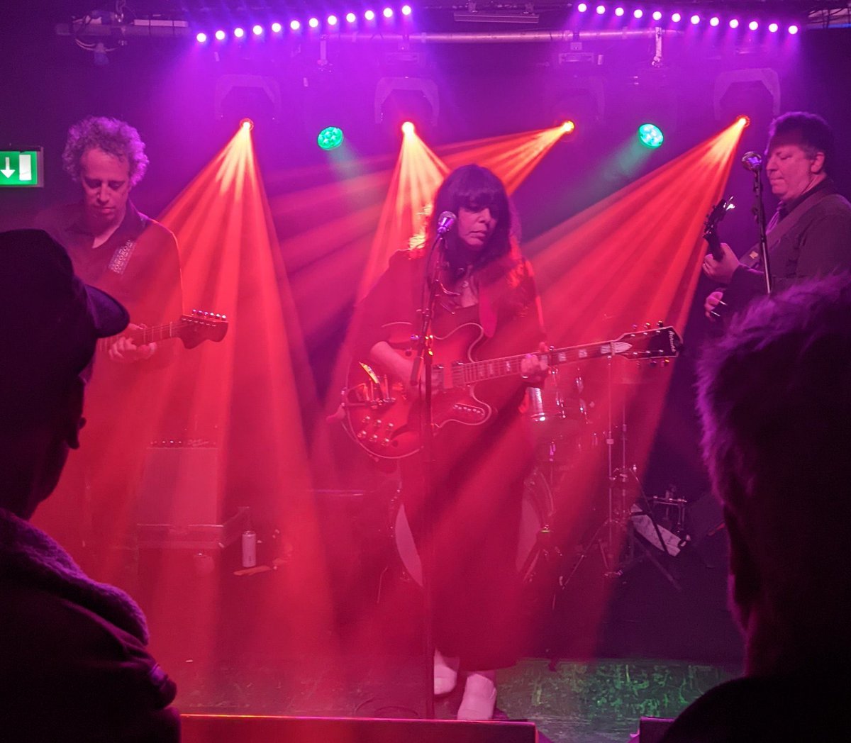 emmatricca's tweet photo. Thank you, thank you, thank you!
We had a wonderful time.
Wonderful to end this leg of the tour in London - thank you friends.
More soon!
Thank you @dukegarwood for going us in London ♥️
@petegalub @vampire_blues #JasonVictor @bellaunion @pias_global https://t.co/IQE7mvLewj