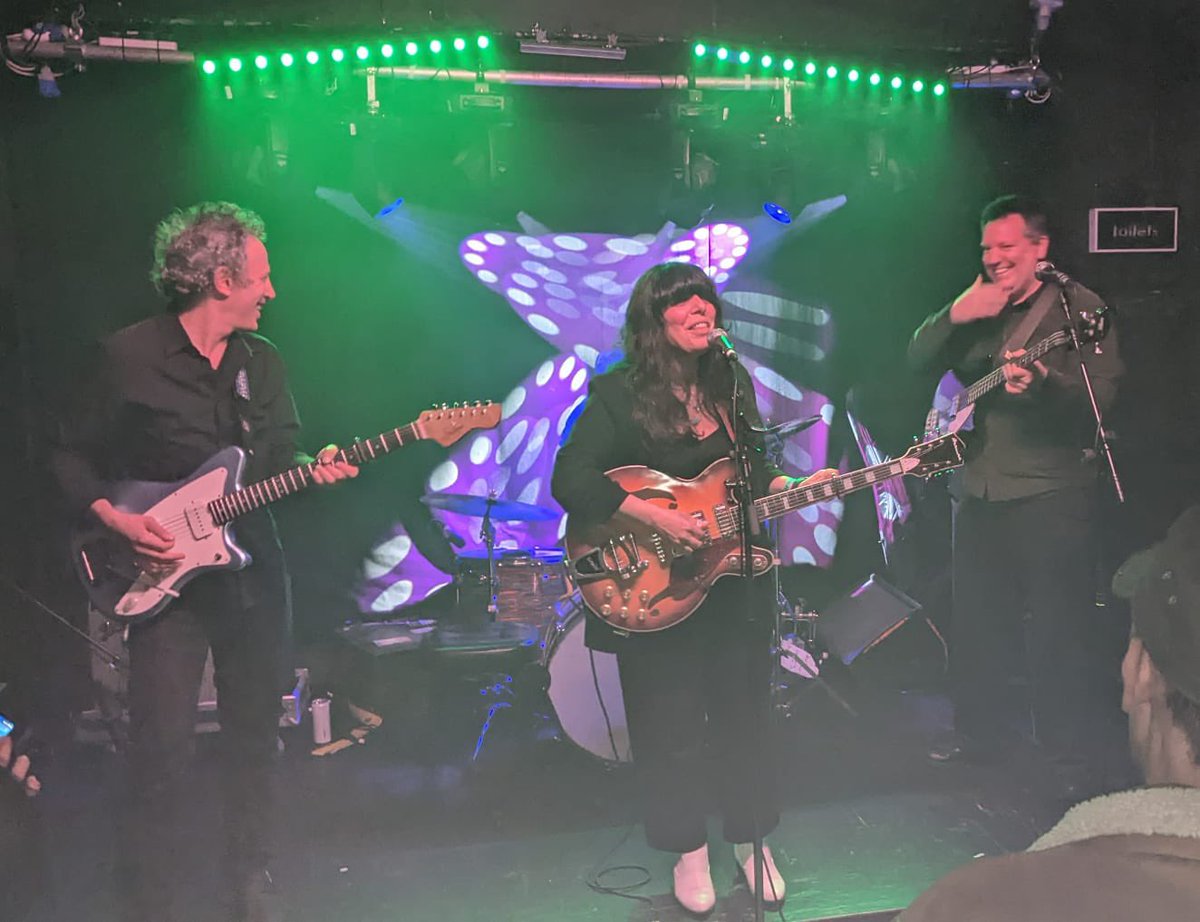 emmatricca's tweet photo. Thank you, thank you, thank you!
We had a wonderful time.
Wonderful to end this leg of the tour in London - thank you friends.
More soon!
Thank you @dukegarwood for going us in London ♥️
@petegalub @vampire_blues #JasonVictor @bellaunion @pias_global https://t.co/IQE7mvLewj