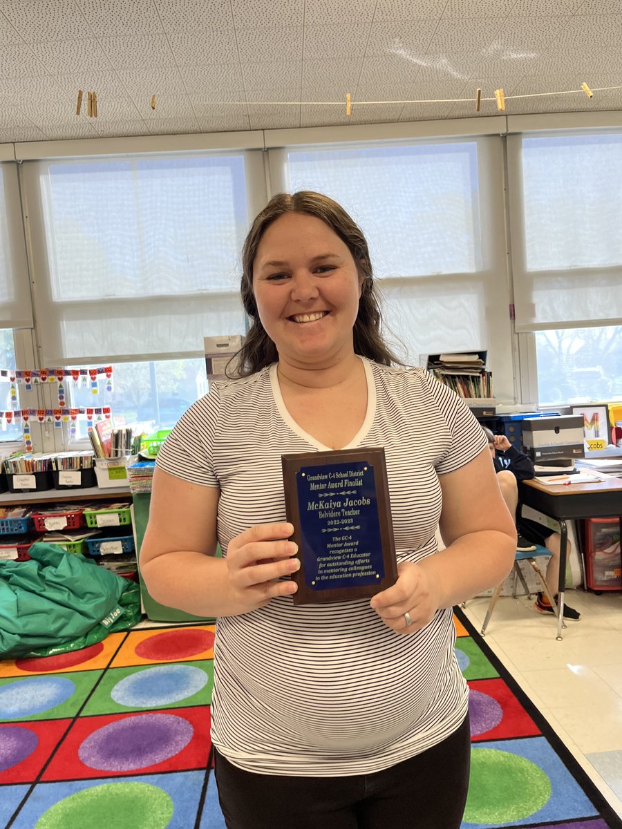 GrandviewCSD4's tweet image. EMPOWER PASSION: Our last GC-4 Mentor Award Finalist goes to Belvidere teacher Ms. McKaiya Jacobs. Assistant Superintendent Dr. Royce Powelson and Principal Samantha Dane popped into her class to celebrate her recognition.  #EmpowerPassion