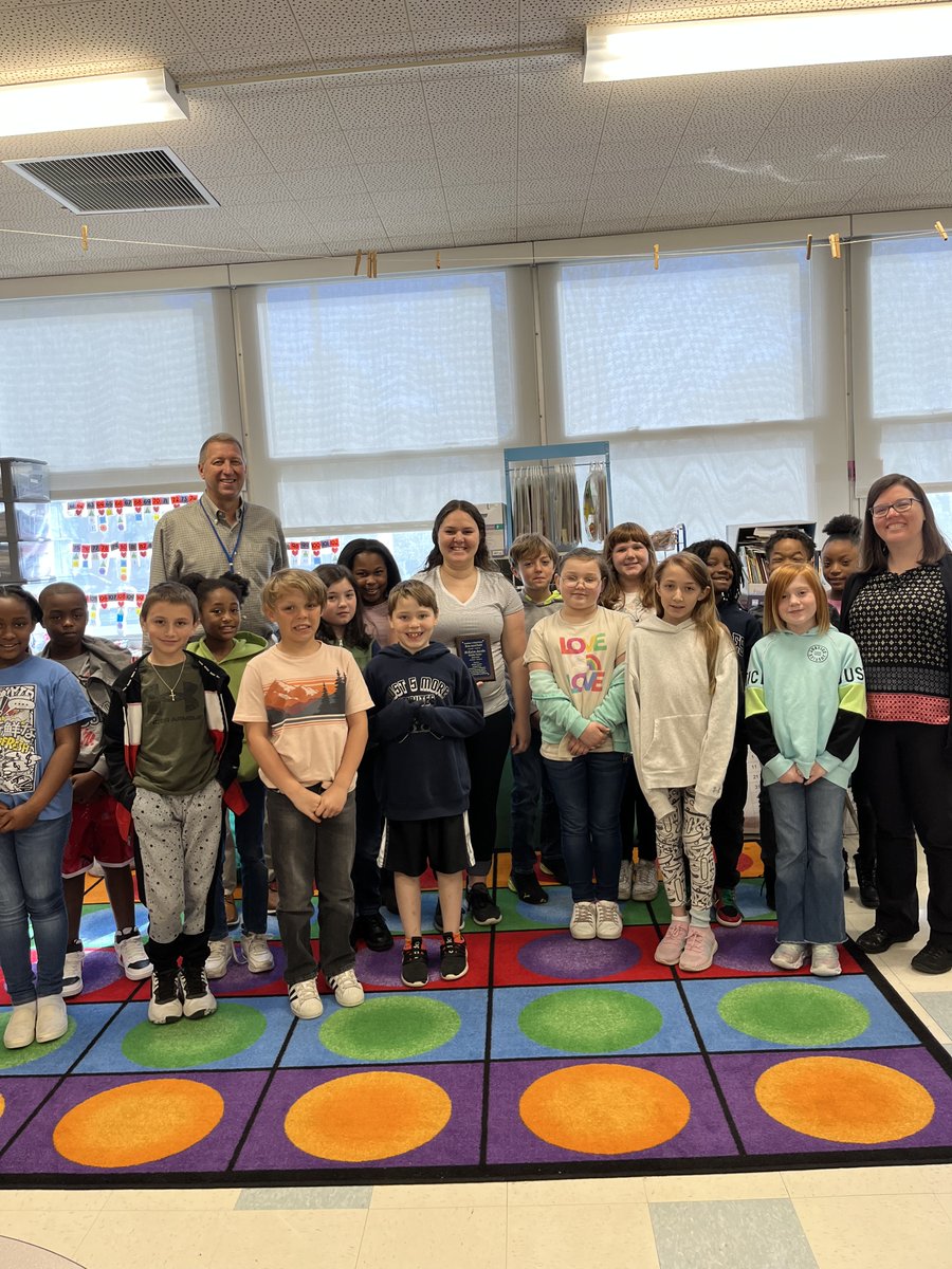 GrandviewCSD4's tweet image. EMPOWER PASSION: Our last GC-4 Mentor Award Finalist goes to Belvidere teacher Ms. McKaiya Jacobs. Assistant Superintendent Dr. Royce Powelson and Principal Samantha Dane popped into her class to celebrate her recognition.  #EmpowerPassion