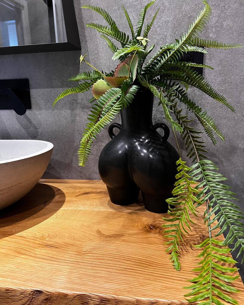 Scottiverdesign's tweet photo. Si dice che nella vita un po’ di c… non basti mai …😉
Scoprite i nostri  vasi Casty disponibili sia in nero che in bianco, link in bio.
.
.
.
#vasididesign #vasi #vaso #vasiparticolari #homedecorlovers #homedecor #interiordesign #scottiverdesign https://t.co/Vqn6hyiFZA https://t.co/8Wt2DuEBo5