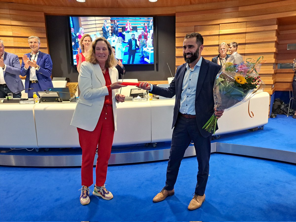 Vanavond tijdens de vergadering van de gemeenteraad nam Hamid Azzouzi (PvdA) het stokje over van raadslid Petra Verhoef. We bedanken Petra voor 9 jaar (!) bevlogen inzet en heten Hamid van harte welkom!