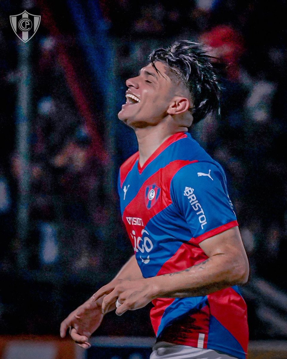 CerroUniverso's tweet photo. Urgente!
Van a sancionar a Cerro Porteño porque el pelo de Claudio Aquino está muy largo 😱 https://t.co/TcSSzF62DB
