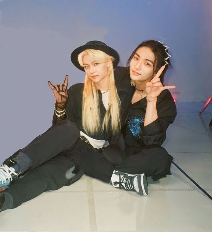 Rebeca_Andreea2's tweet photo. #ProtectFelix  Our sunshine is not worth the hate. After two years in which they had only comments with insults, the time has come to say NO TO HATING KPOP IDOLS. 
#ProtectStrayKids
#ProtectKpopIdols
#NoTOHatingKpopIdols https://t.co/idxKCka8xI