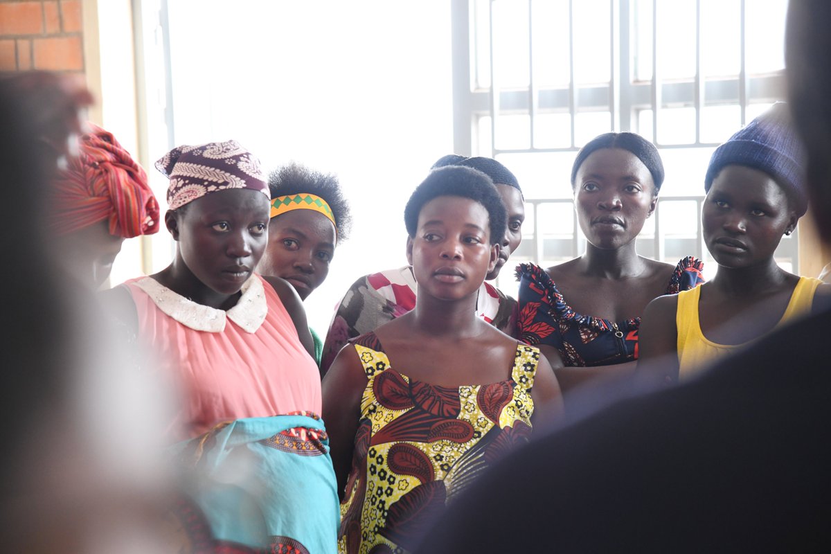DuhamicAdri's tweet photo. During the visit, the #IGIRE IPs were able to witness firsthand the impact of the Safe Space and Families Matter program on the beneficiaries. They shared testimonies of how the program has positively impacted their lives in the last 6 months. Rwampara HC was also visited. https://t.co/7LUvaGvHjQ
