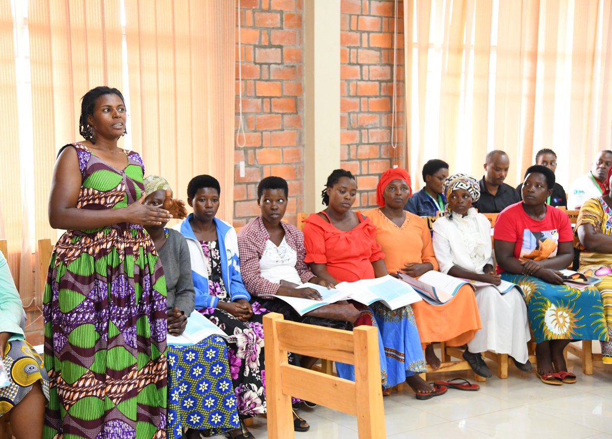 DuhamicAdri's tweet photo. During the visit, the #IGIRE IPs were able to witness firsthand the impact of the Safe Space and Families Matter program on the beneficiaries. They shared testimonies of how the program has positively impacted their lives in the last 6 months. Rwampara HC was also visited. https://t.co/7LUvaGvHjQ