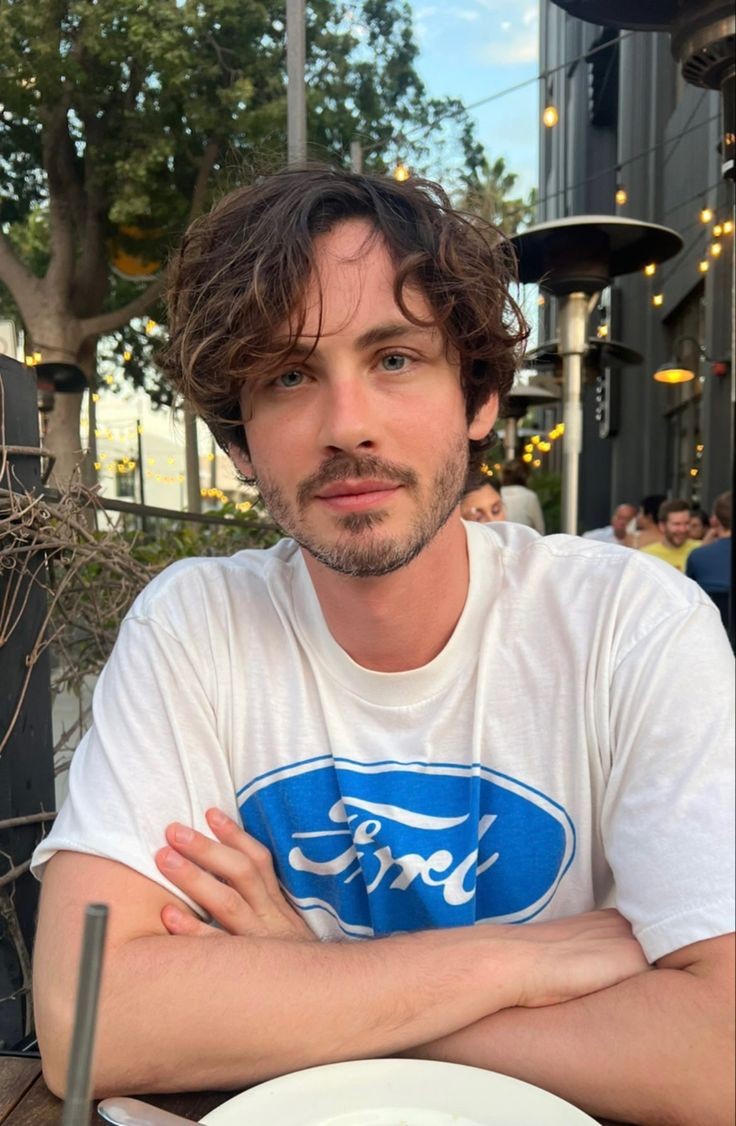 warnerswiftt's tweet photo. Atlas Corrigan que eu queria/// Atlas Corrigan que eu recebi https://t.co/FUEkAzm0yG