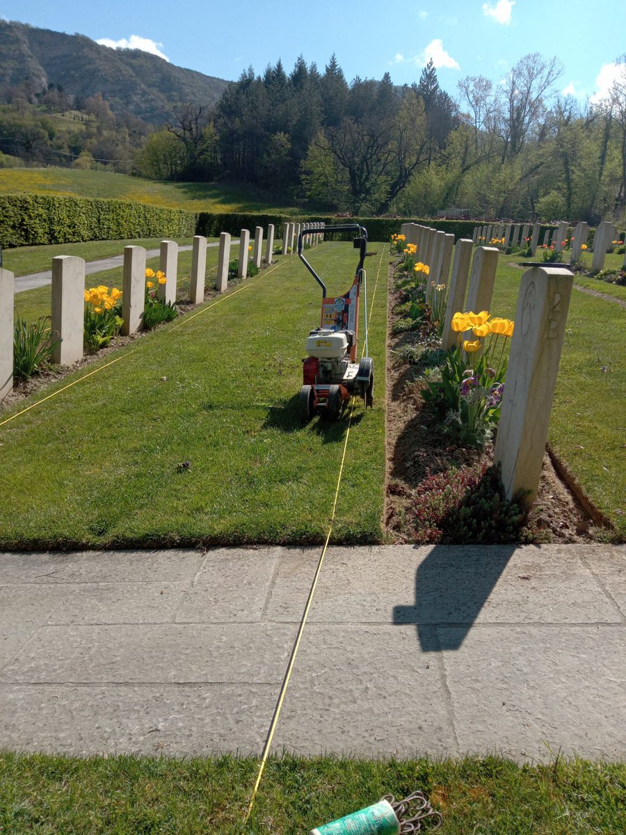 Nord_albert's tweet photo. Border alignment and tulips in full bloom at Santerno valley war cemetery @CWGC https://t.co/2WrT98y6El
