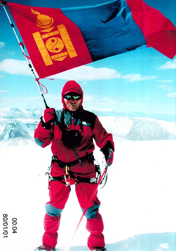 Монгол уулчиддаа баярын мэнд хүргэё ээ