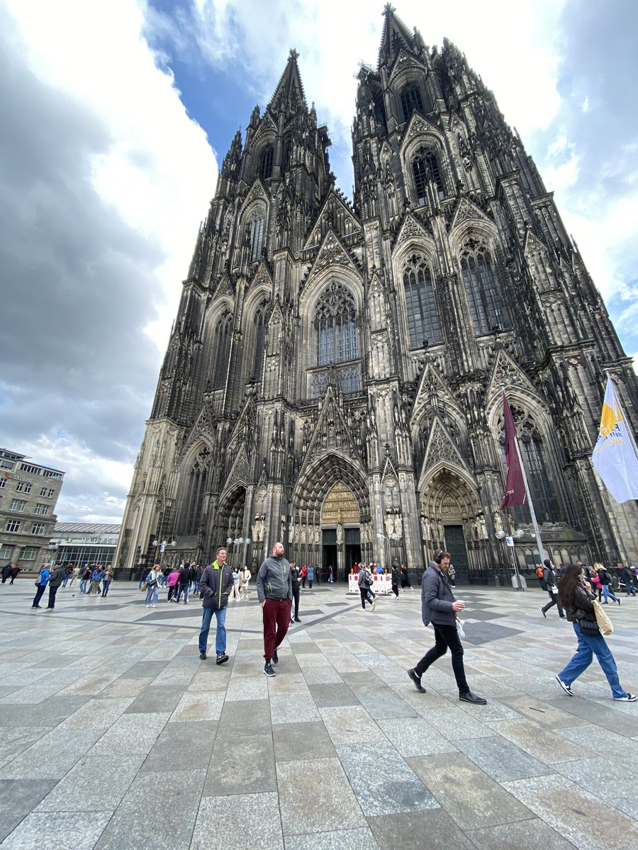 j_varriano's tweet photo. Great day exploring the beautiful city of Cologne, Germany! Loved seeing the love❤️ locks on the bridge as we walked over to see the stunning Cathedral! #retiredlifeisgood #goodfunwithgoodpeople @VikingCruises https://t.co/gOeqosw2sf
