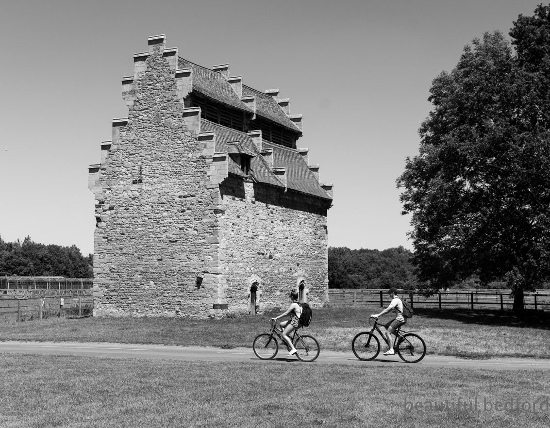 bbquarterly's tweet photo. Circles and Squares in this picture of Willington Dovecote!😊 https://t.co/5rSGUagmxA