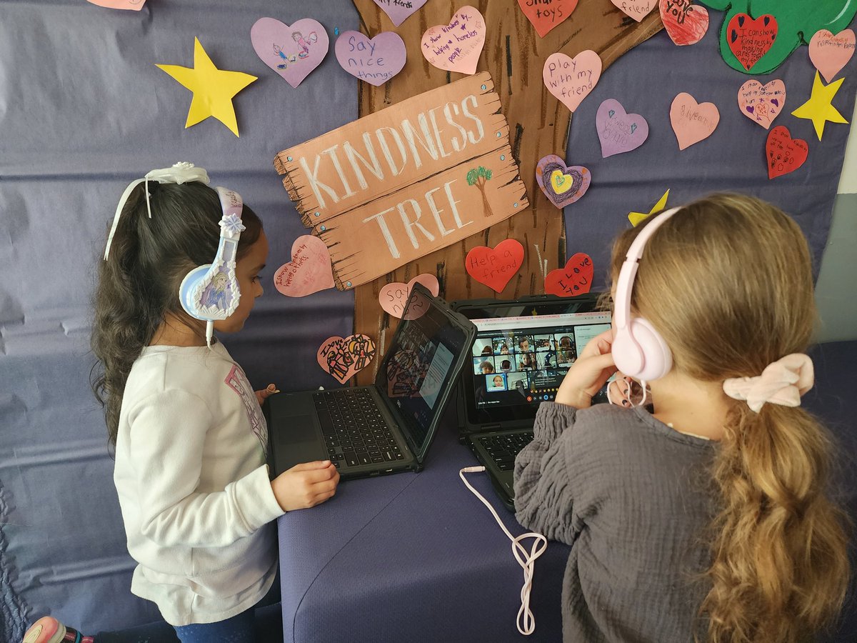 merkramer18's tweet photo. Kindergarteners enjoying using their Chromebooks outside their classroom.
@jm_jackson_esm
@esm_csd
@cpolney
@DrJChristie9
#sharktech https://t.co/x3KpYMebiU