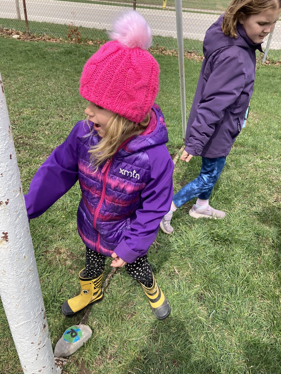 RegierReport's tweet photo. Enjoying an Earth Day scavenger hunt with our buddies! @SeaforthPublic @yourschools https://t.co/mI1BTam8qy