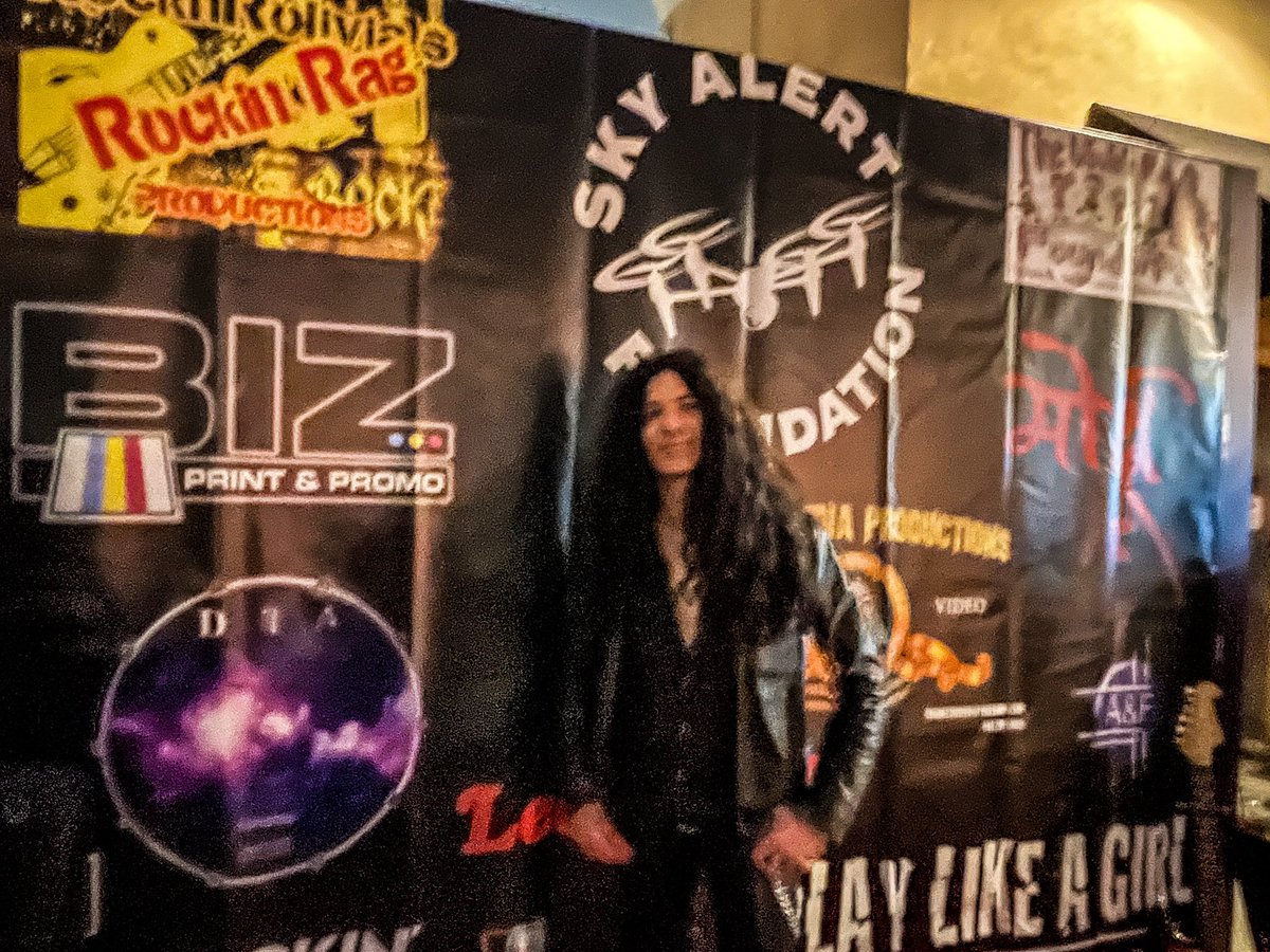 MikeCampese's tweet photo. A pic on the red carpet right after getting off stage, at the All Star NAMM Jam in Anaheim, CA. #๐ธ #๐ถ #mikecampese #namm #allstarjam #anaheim #namm2023 https://t.co/LLFjyN5XYc