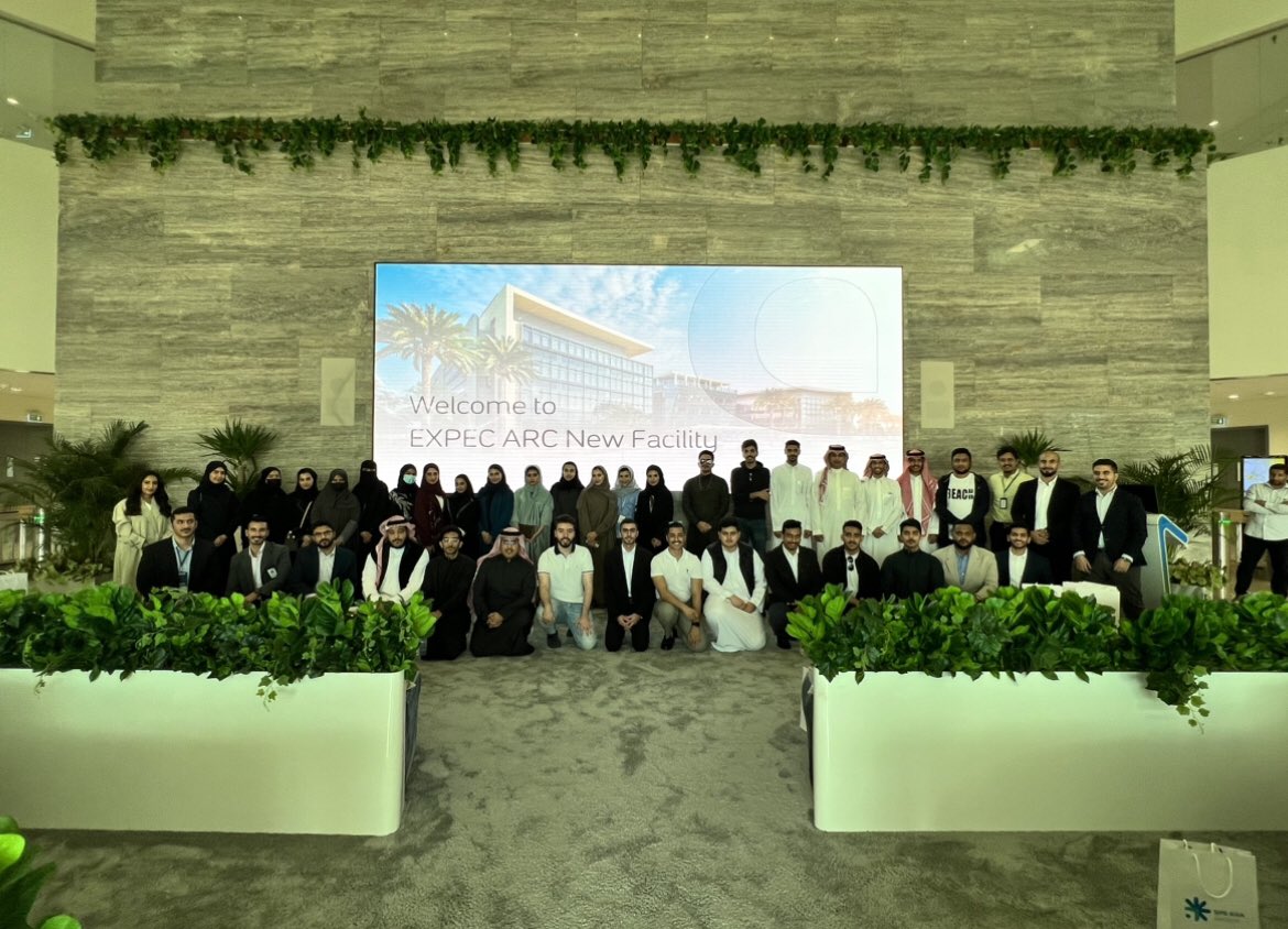 PMU_SPE's tweet photo. The SPE PMU student chapter visited Saudi Aramco PE&amp;R. 

Student gained insight into upstream innovation center (UIC), Geosteering Operation Center (GOC), Upstream Professional Development Center (UPDC), EXPEC-ARC, EXPEC Computer Center (ECC). https://t.co/wj3cNt9gr9