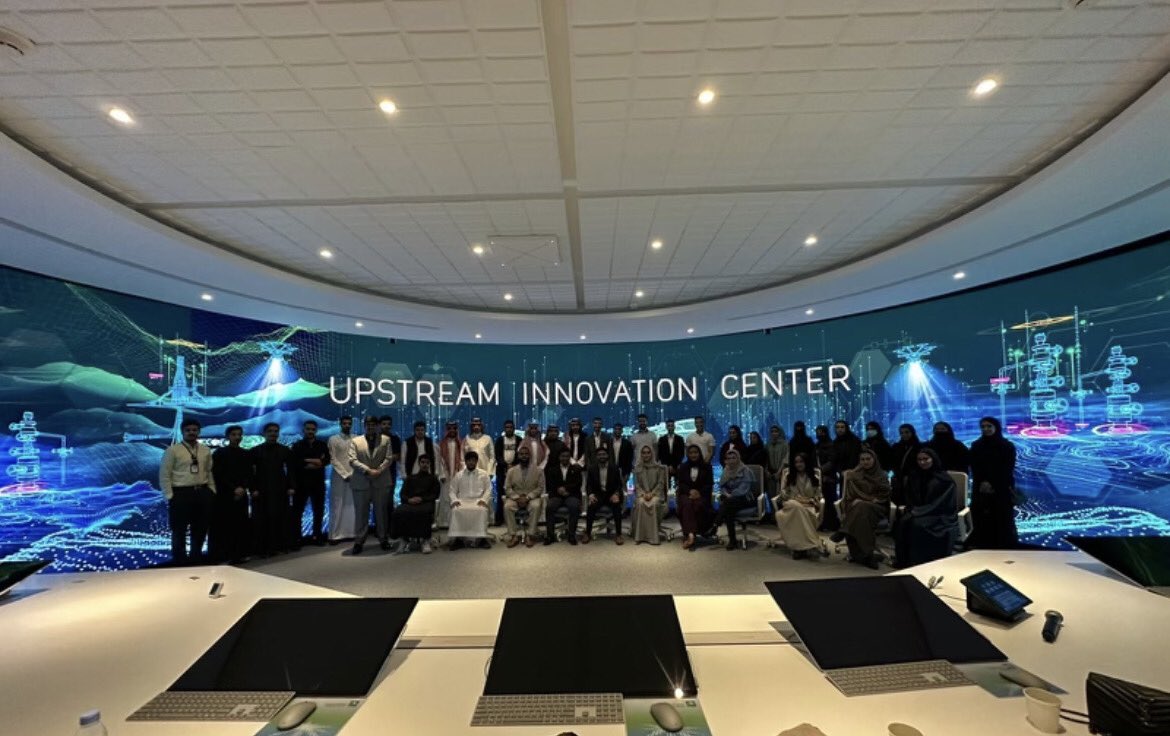 PMU_SPE's tweet photo. The SPE PMU student chapter visited Saudi Aramco PE&amp;R. 

Student gained insight into upstream innovation center (UIC), Geosteering Operation Center (GOC), Upstream Professional Development Center (UPDC), EXPEC-ARC, EXPEC Computer Center (ECC). https://t.co/wj3cNt9gr9