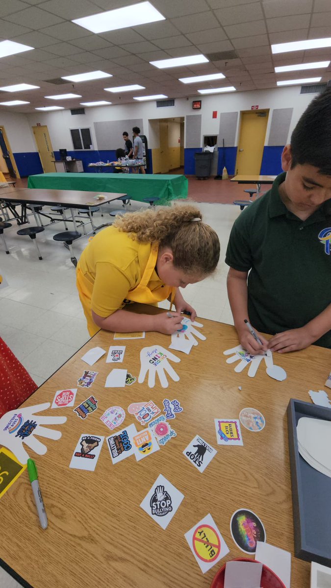 MyBuddyBenchPro's tweet photo. Spreading messages of kindness through art and stickers for our Buddy Bench! 🤗
#MyBuddyBenchProject
#BeABuddyNotABully #BeKind #Support #childrensupport #BeFriendly #SpreadLove #SpreadRespect https://t.co/yacofzKdW1