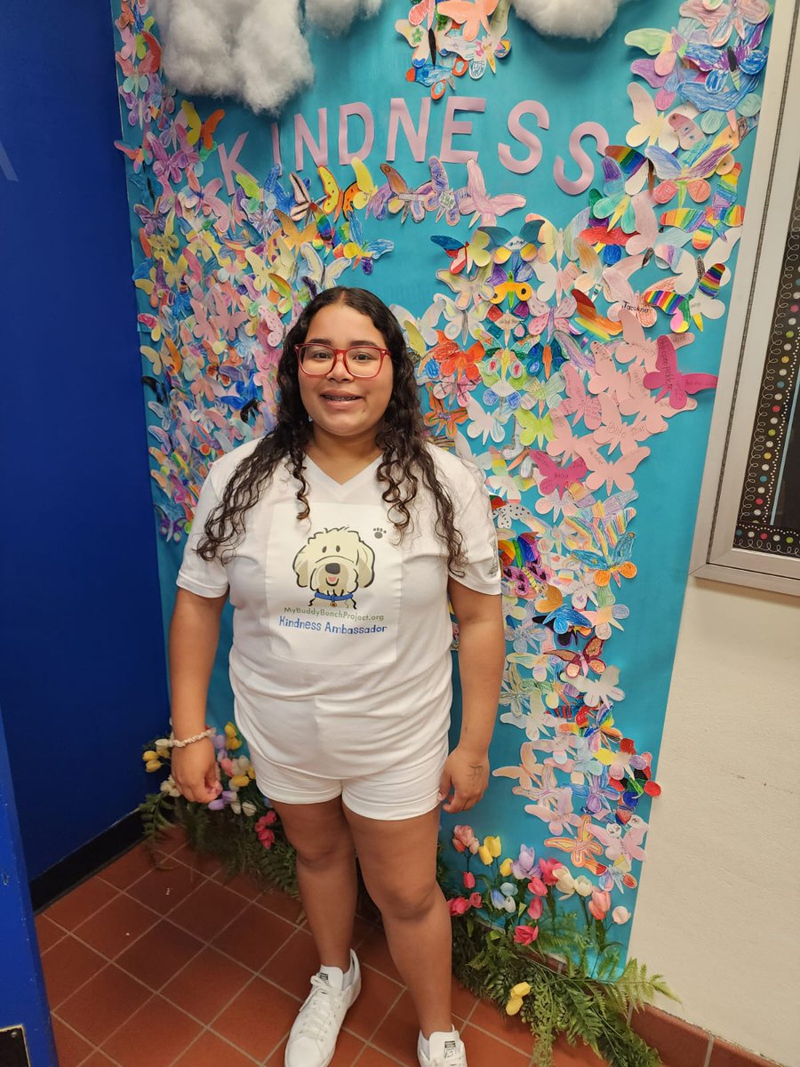 MyBuddyBenchPro's tweet photo. Spreading messages of kindness through art and stickers for our Buddy Bench! 🤗
#MyBuddyBenchProject
#BeABuddyNotABully #BeKind #Support #childrensupport #BeFriendly #SpreadLove #SpreadRespect https://t.co/yacofzKdW1
