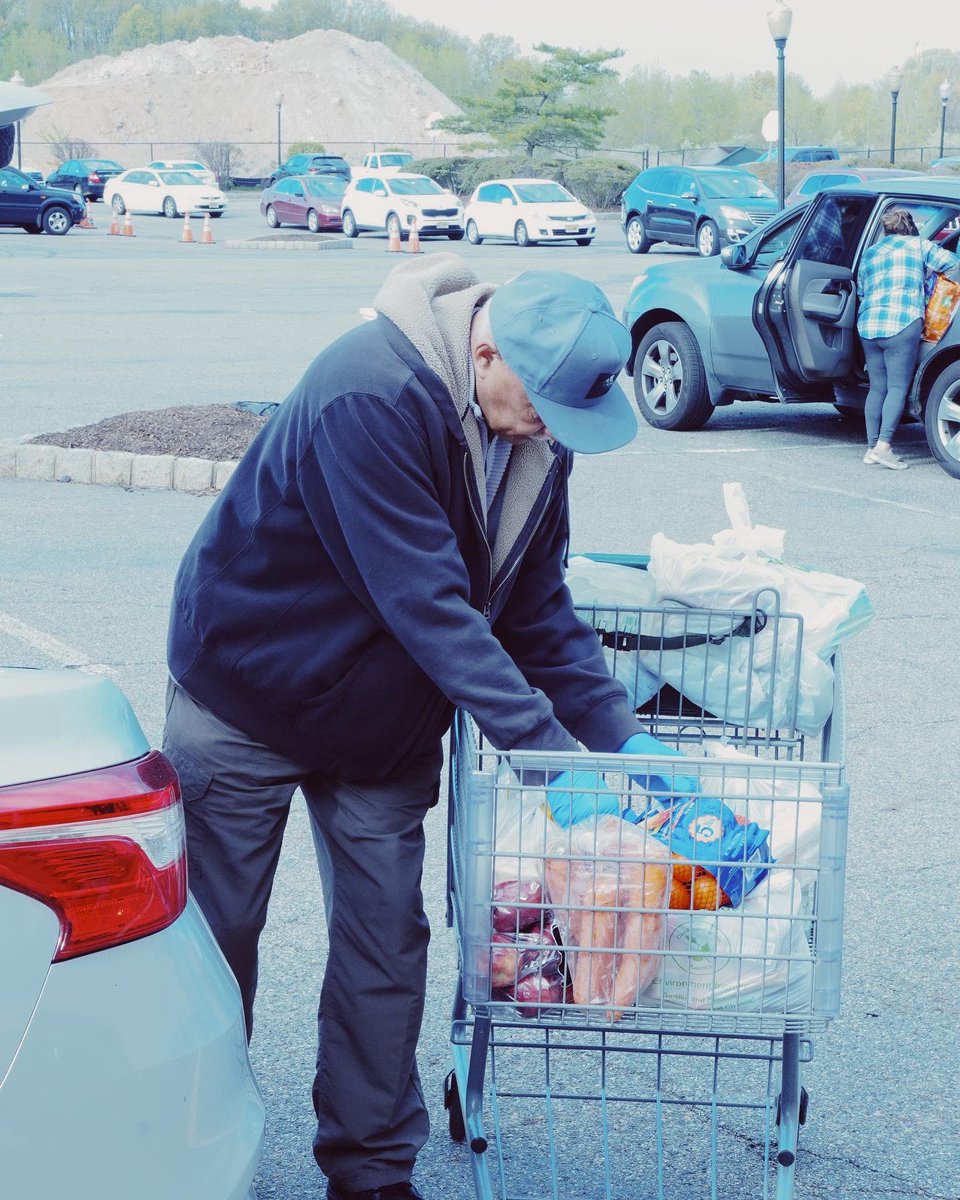 EpicChurchIntl's tweet photo. 399 families fed today through our Epic Food Pantry! 👏 GOD IS SO SO GOOD! And we are grateful for our volunteers who take their time to serve our community! 

It’s a blessing to be a blessing! ❤️

#njchurch #njfoodpantry https://t.co/t9AWZzzT99