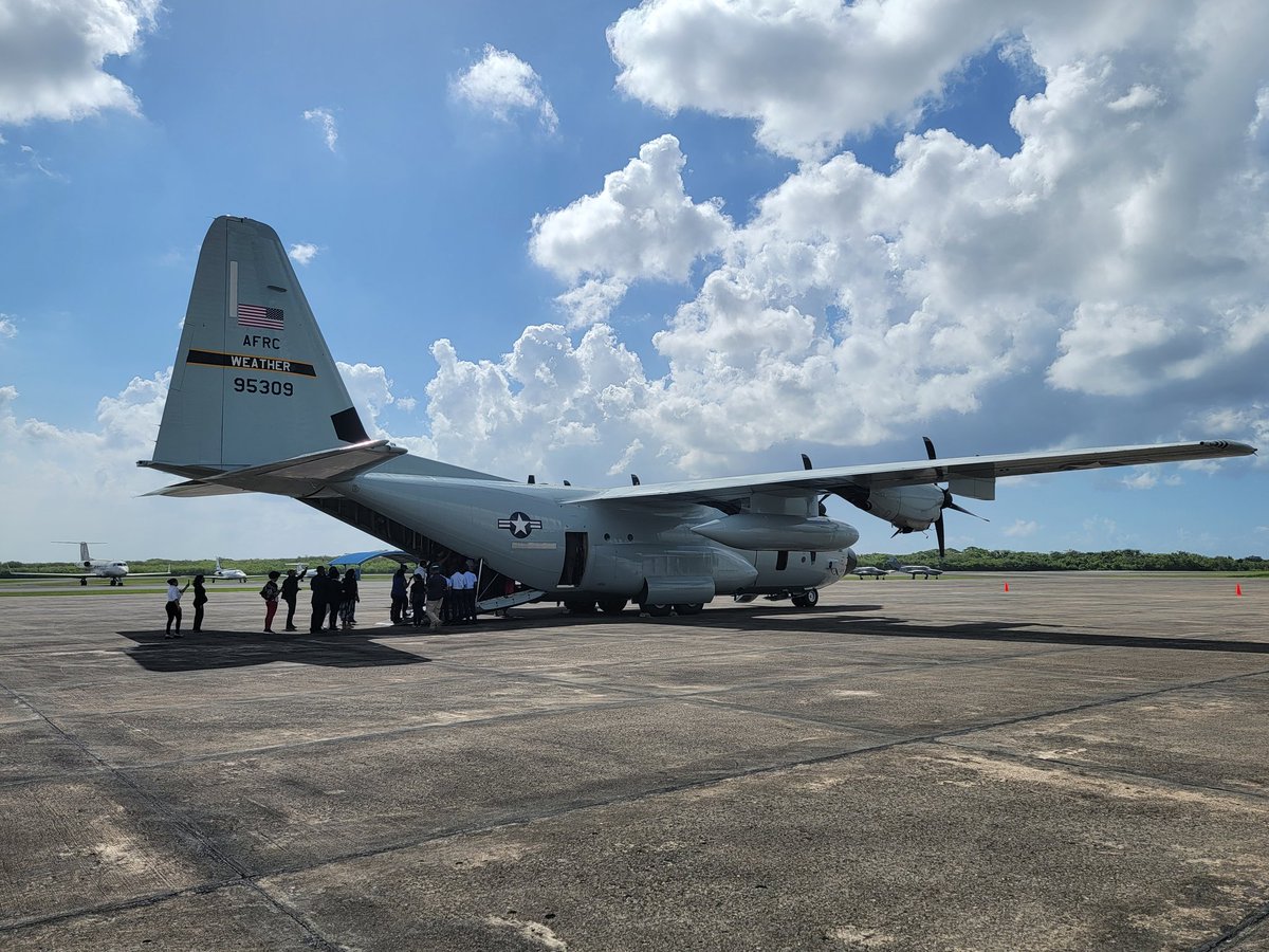 NWSNHC's tweet photo. Gracias República Dominicana 🇩🇴 and @ONAMET_RDO for welcoming us and @53rdWRS to your country on the #CHAT, and for helping to spread the message about being prepared for hurricane season. https://t.co/2jW8Vlzsqh