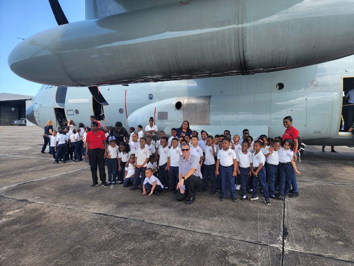 NWSNHC's tweet photo. Gracias República Dominicana 🇩🇴 and @ONAMET_RDO for welcoming us and @53rdWRS to your country on the #CHAT, and for helping to spread the message about being prepared for hurricane season. https://t.co/2jW8Vlzsqh