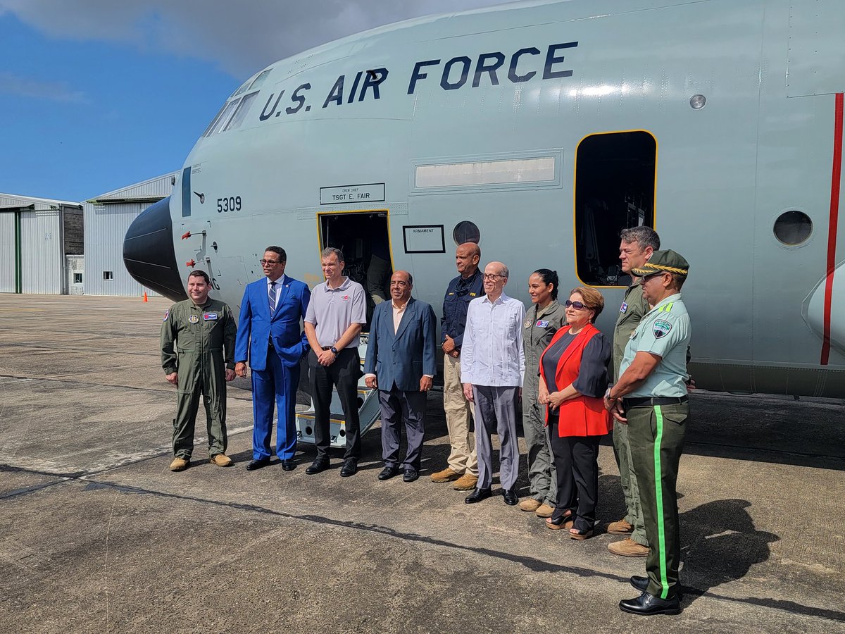 NWSNHC's tweet photo. Gracias República Dominicana 🇩🇴 and @ONAMET_RDO for welcoming us and @53rdWRS to your country on the #CHAT, and for helping to spread the message about being prepared for hurricane season. https://t.co/2jW8Vlzsqh