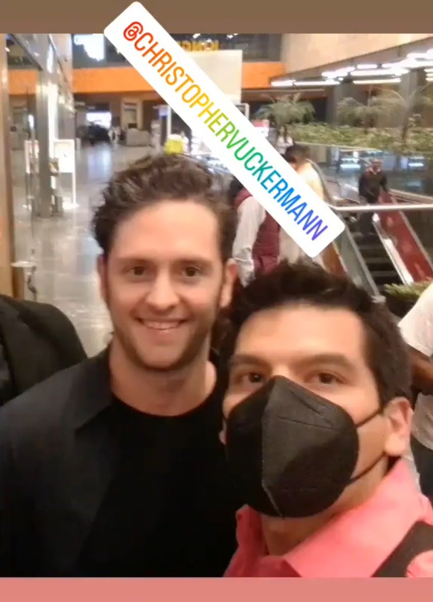VonUckermannFC's tweet photo. ⚠️ Mais imagens do Christopher Uckermann (@christopheruck) ontem na premiere do filme “Diario de Un Viaje Inesperado”. https://t.co/uX214UyGGo