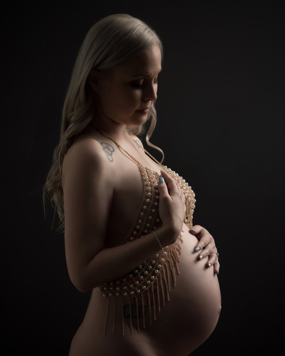 TemeculaPhoto's tweet photo. Pregnancy is a journey like no other, filled with anticipation, excitement, and love. Let us document this chapter of your story with our modern heirloom maternity portraits, capturing the joy and beauty of your growing family. #pregnancyjourney #maternityportraits #temeculaphoto https://t.co/S481JNm6wt