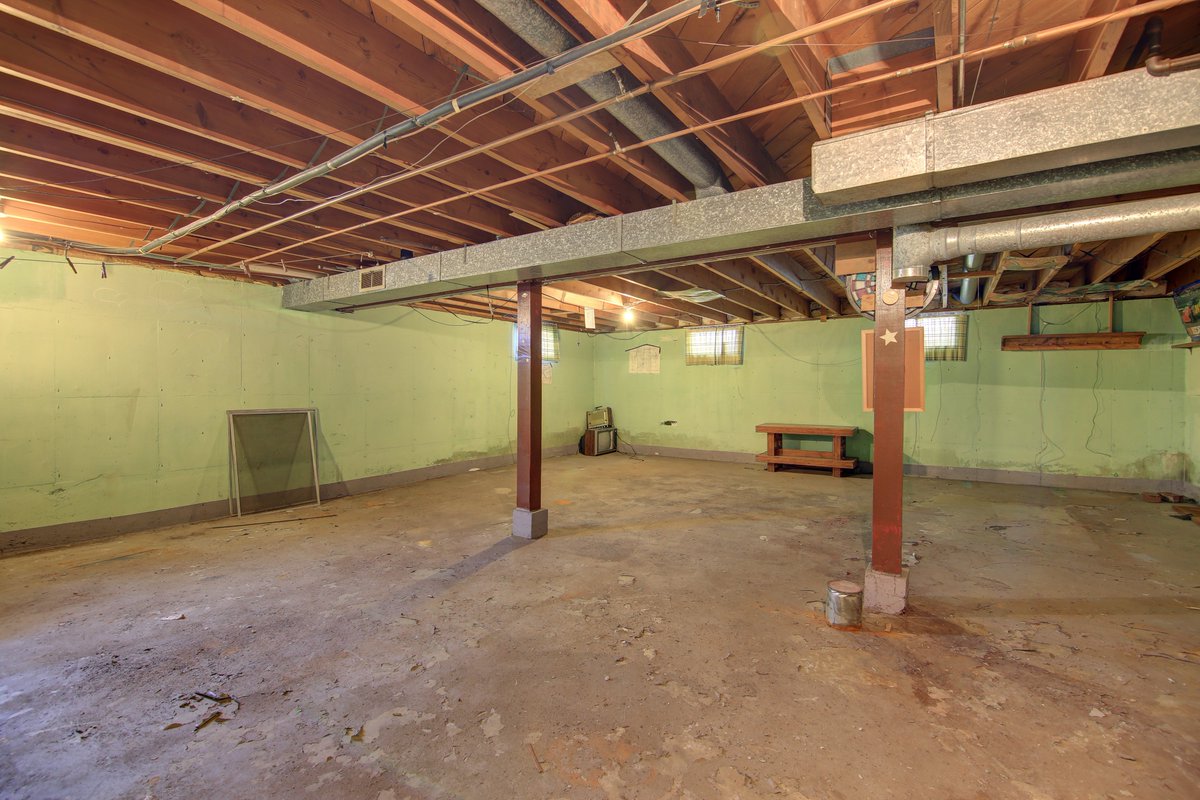 FidelBatresHom1's tweet photo. 𝐉𝐔𝐒𝐓 𝐋𝐈𝐒𝐓𝐄𝐃!! 1406 E 18th St, Sterling, IL 61081!!  3 Bedrooms, 2 Full Bathroom Ranch  | 1 Car (Attached) Garage | Listed for $59,900  |  Make This Investment Property Yours!!  Schedule A Showing Today! Call Fidel Batres, Realtor at 815-677-8331 https://t.co/KdI3ds7068 https://t.co/o2cCgE1eOb