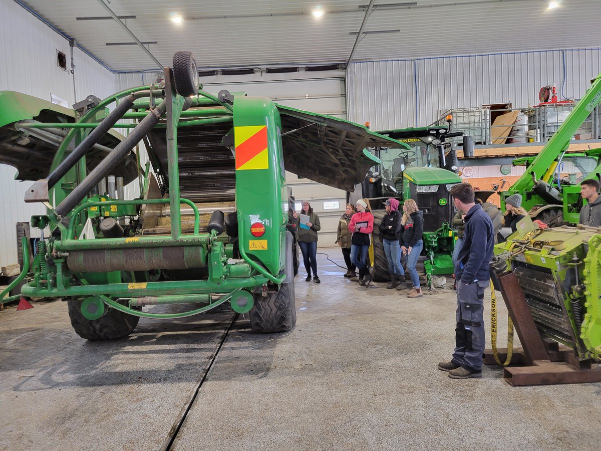 AgAssiniboine's tweet photo. 🚌 Field Trip 🚌 Our 2nd year Agriculture students took a trip to @RookeFarms to tour a beef operation with commercial and pure-bred cattle that does everything from cow/calf to finishing. Thanks for hosting our students!

#learnbydoing #accmb #mbagcollege https://t.co/awNrNIrmZ9